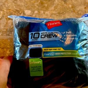 Boys crew socks, value pack hangs size large shoe size 3 to 9